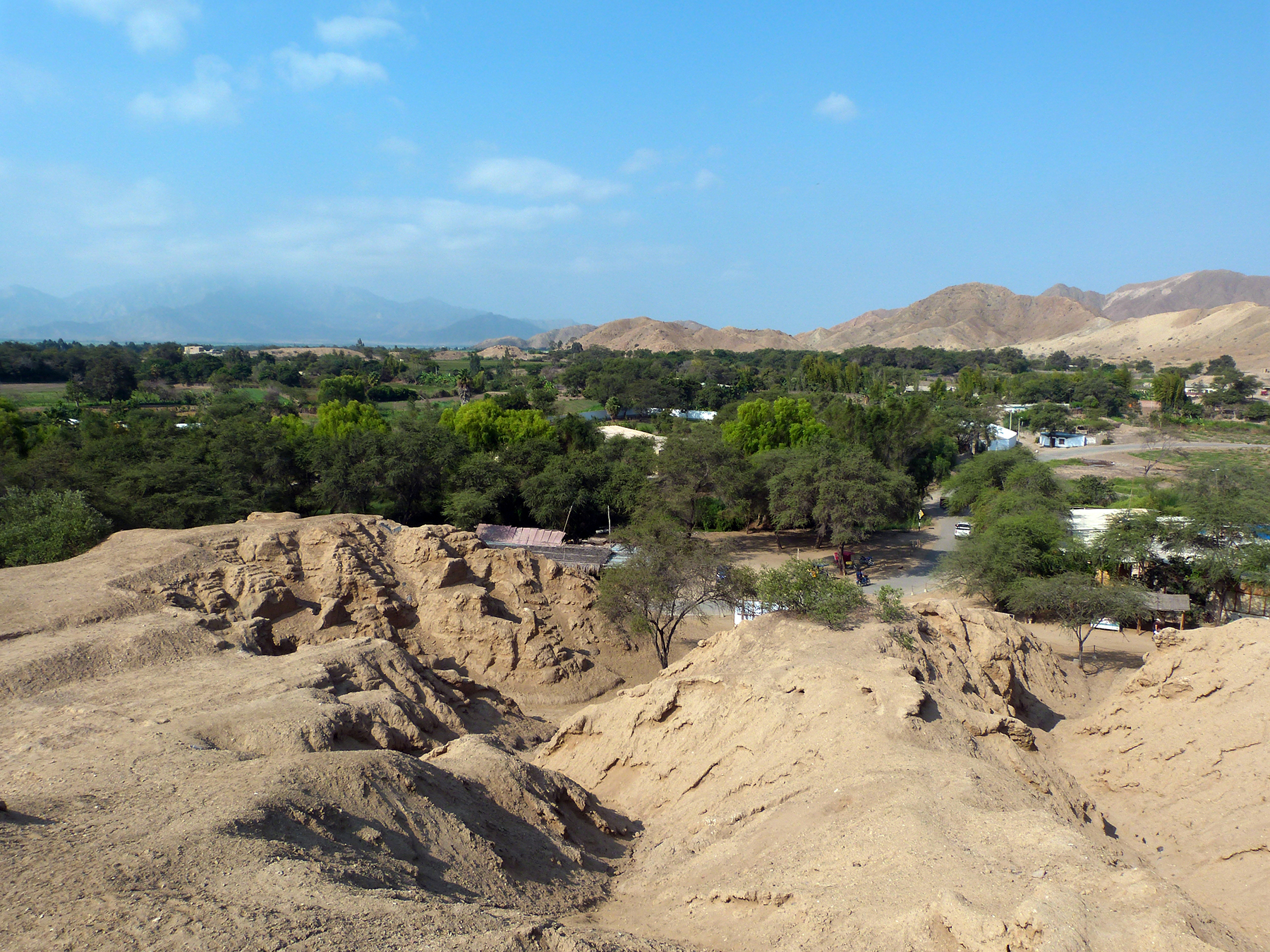vue de la huaca rajada à Lambayeque